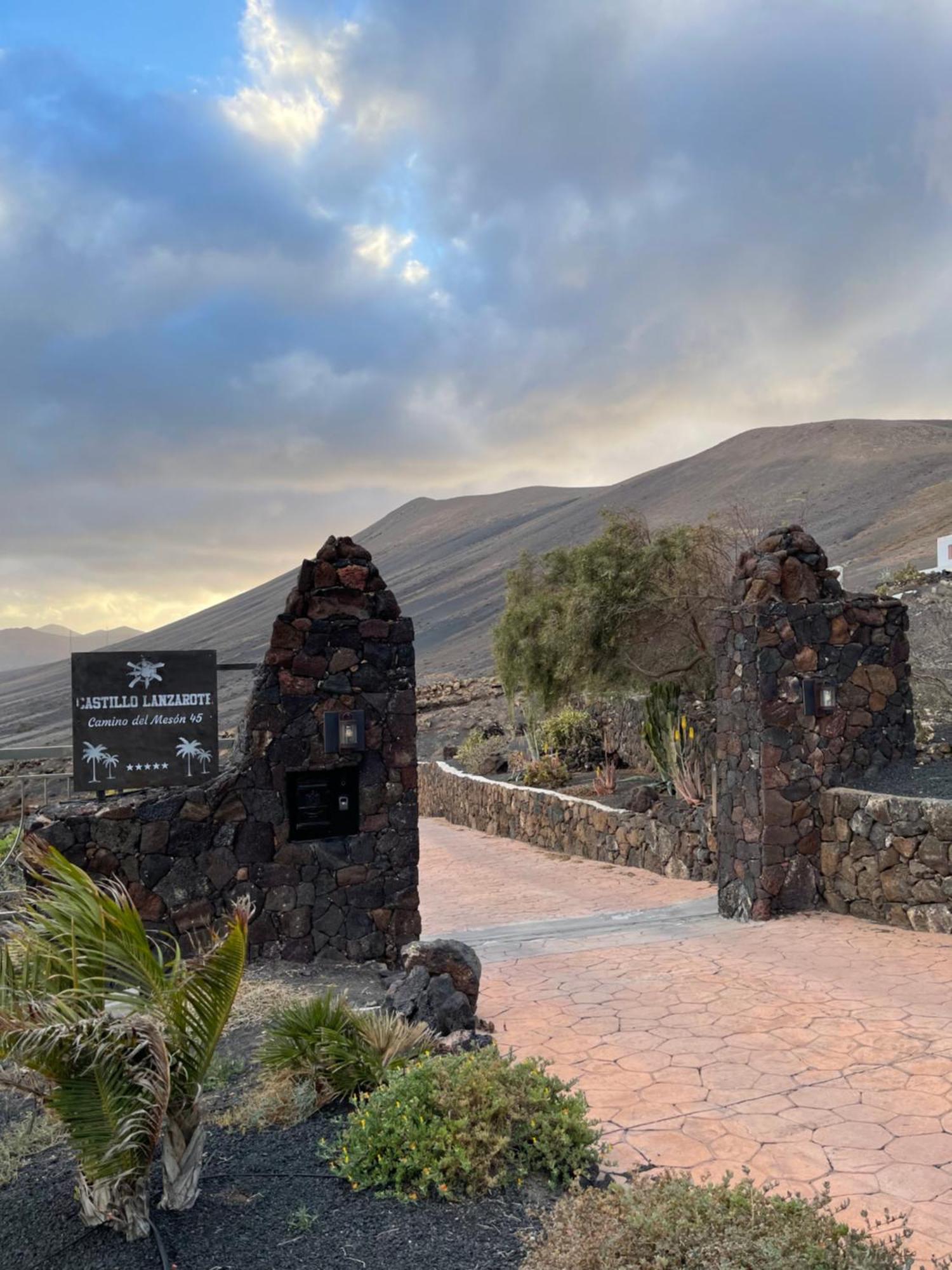 Castillo Lanzarote Villa Sophie - Luxury Villa -Sleep In A Volcanic Cave With Heated Pool Tías Eksteriør bilde